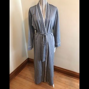 NWT Eileen West Robe